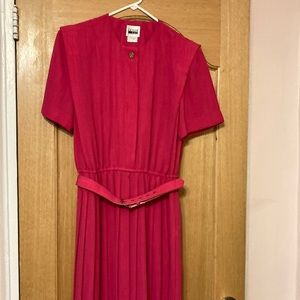 Leslie Fay women belted pleated dress. Size 12. Pink color.